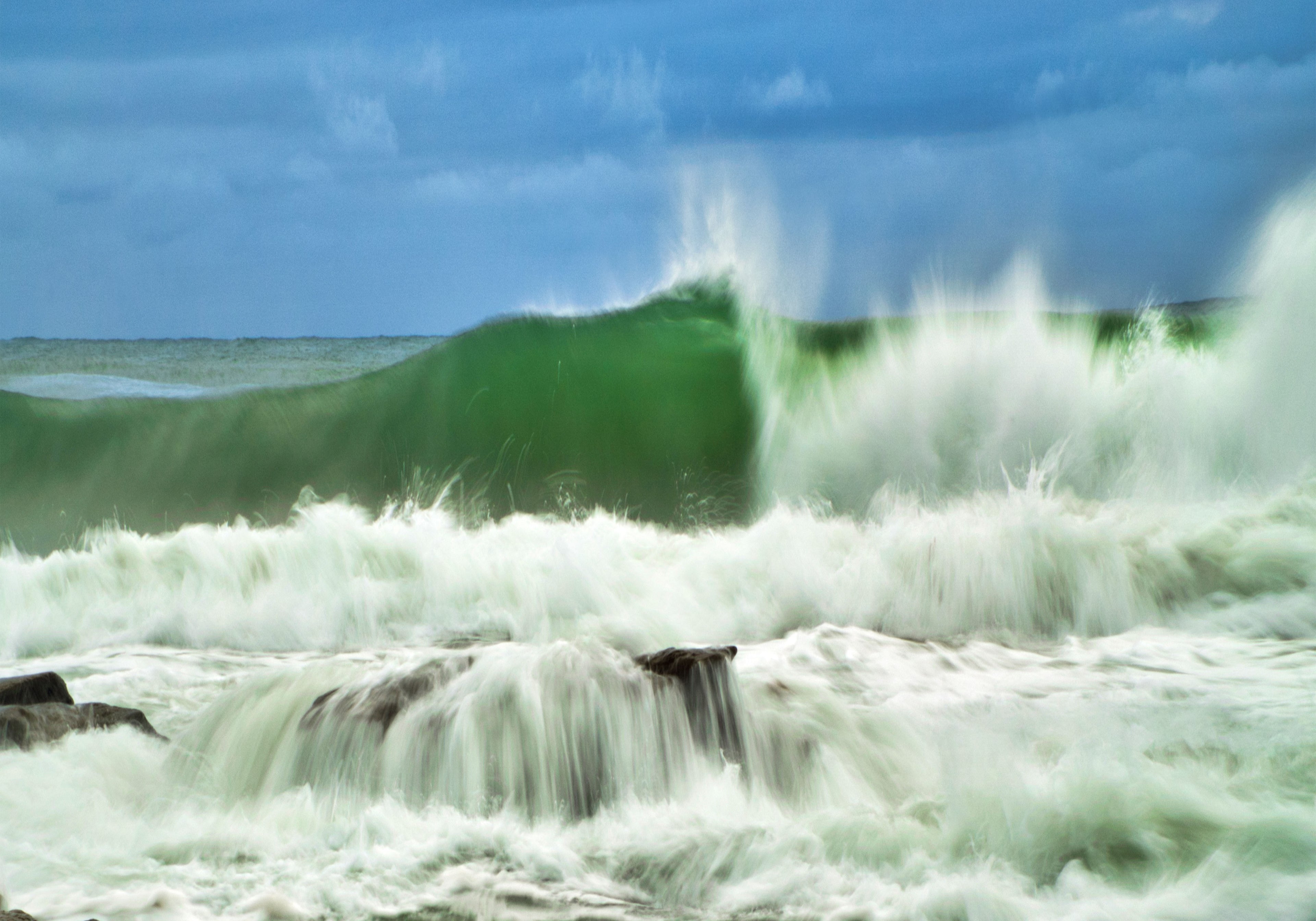 Mooloolaba, Sunshine Coast – Emerald Wave Coastal Wall Art